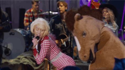 The 22 Most Ridiculous Parts Of Miley Cyrus Mtv Unplugged Including