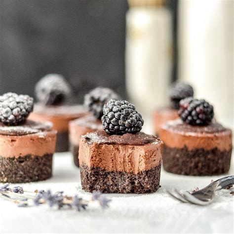 Mini No Bake Vegan Chocolate Cheesecakes Are A Simple Elegant Dessert That Are Easy And