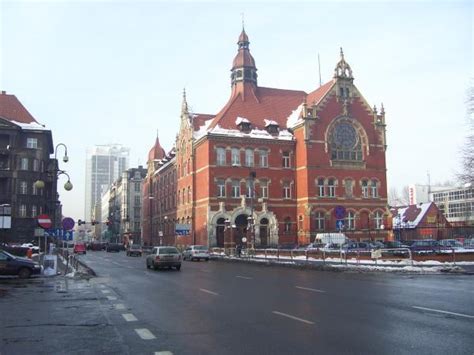 Eine mikwe folgte 1867 und 1868 wurde der jüdische friedhof angelegt. III Liceum Ogólnokształcące im. Adama Mickiewicza - Katowice