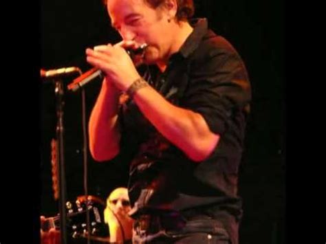 Emcgdgcgdthis is radio to nowhere, is there anybody alive out there? Bruce Springsteen Radio Nowhere Live In Paris Bercy 17/12 ...