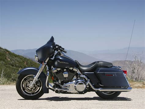 Before spending this time with the street glide, i always wondered how harley could justify asking nearly $30,000 for its touring bikes. 2008 Harley-Davidson FLHX Street Glide pictures ...