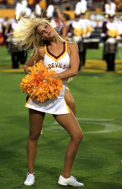 top 10 hottest college cheerleading squads