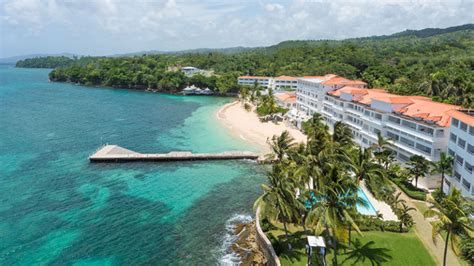 Best Caribbean Island Resorts To Experience
