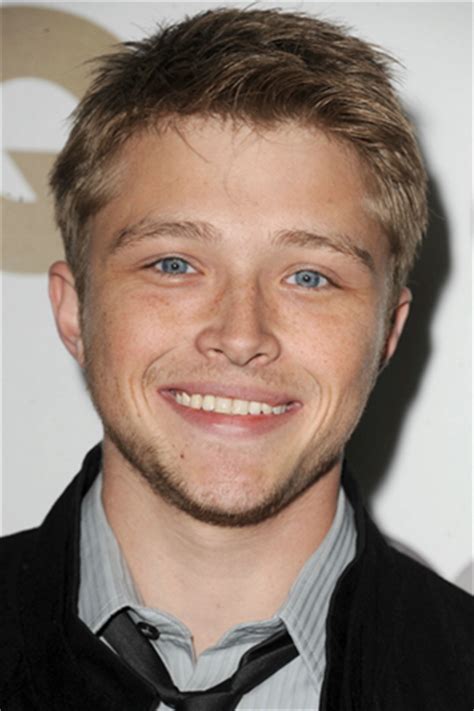 He has a brother named spencer and a sister named scarlett knight who sang alongside him in one of his youtube videos. Sterling Knight | Doblaje Wiki | FANDOM powered by Wikia