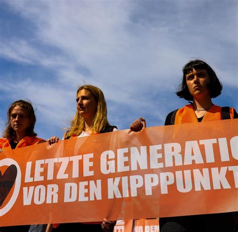 Bundestagsvizepräsidentin Petra Pau nimmt „Letzte Generation“ in Schutz