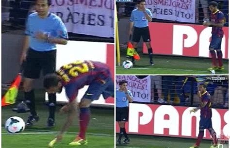 No To Racism Photos Barcelona S Dani Alves Eats A Banana Thrown At Him By Racist Fans