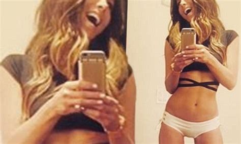 Kate Beckinsale Shows Off Figure In Lingerie Selfie Daily Mail Online