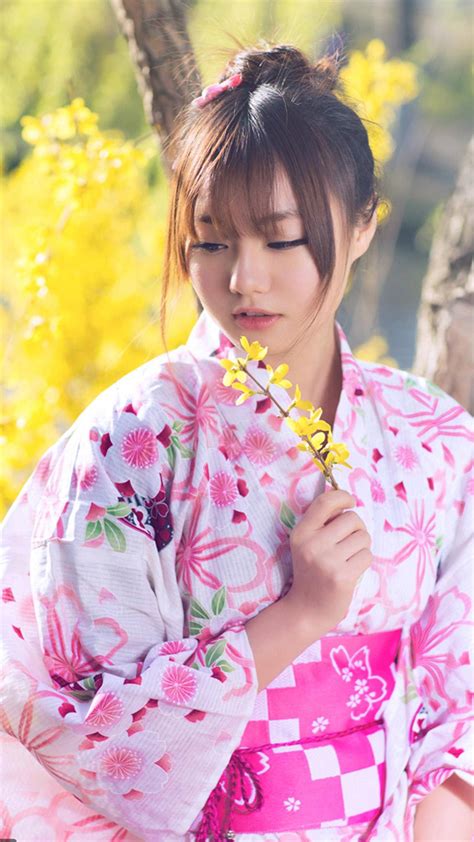 download japanese girl wearing pink kimono wallpaper