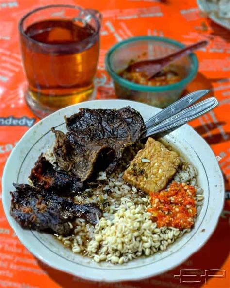 Di beberapa warung nasi pecel di madiun, anda akan menemui orang yang. Gambar Nasi Rawon ,Minum Es Campur - faltaobsesiva