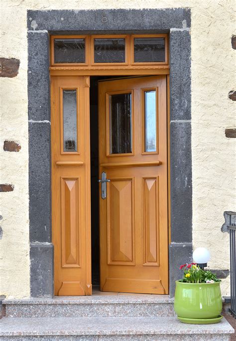 Design, qualität und handwerkliche perfektion plus eine lange lebensdauer prägen unsere produkte. Haustür 2 - Schreinerei Jung