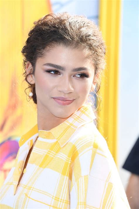 ► my messy top knot hair routine. ZENDAYA COLEMAN at Teen Choice Awards 2019 in Hermosa ...
