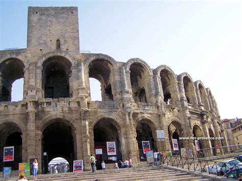 Arles is a good example of the adaptation of an ancient city to medieval european civilization. Arles, porte de la Camargue