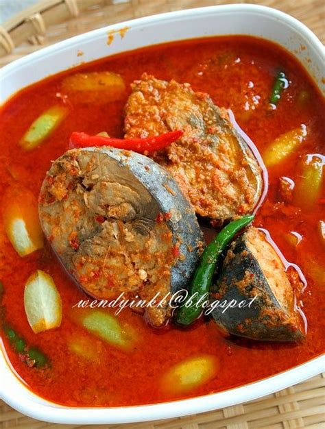 Bersihkan, rendam dalam air asam jawa atau cuka sekejap. Tuna Curry ~ Gulai Ikan Tongkol Terengganu | Malaysian ...