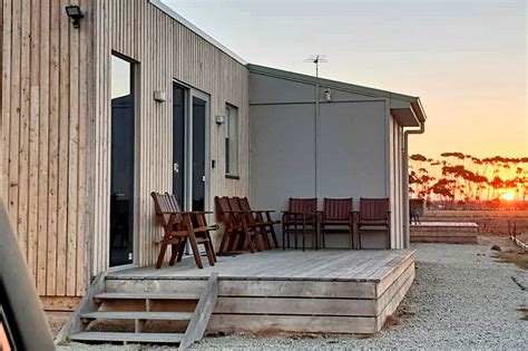 Mls® id #r2570838, dexter realty brokerage. Cabin Rental near Geelong, Victoria