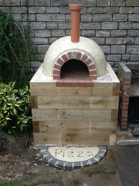 But maybe still use a paddle instead of your hands to get it out of your diy brick oven. Pin by Luidavi on Cob ovens | Pizza oven outdoor plans ...