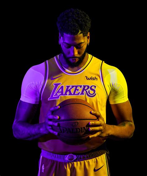Lakers News Anthony Davis Staying In La More Than Likely La Sports