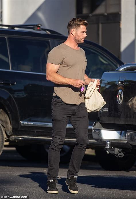 Chris Hemsworth Displays His Bulging Biceps In A Tight T Shirt While Shopping In Byron Bay