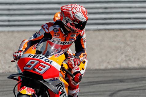 Race yang paling seru,tercipta 174 overtakes dan 4 clash ,keren dan bagus bagi yang mau full racenya yang original. MotoGP Assen 2018, risultato gara: vince Marquez ...