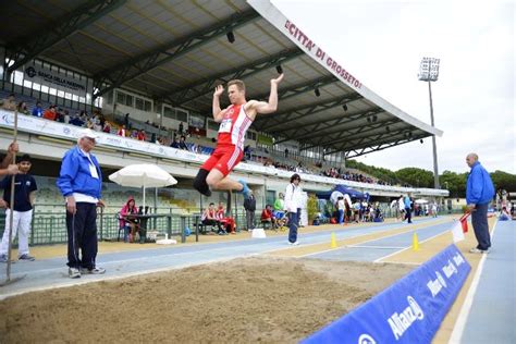 Jul 01, 2021 · nel salto in lungo, lewis ha dominato la specialità per 15 anni cogliendo l'oro olimpico a los angeles, seoul, barcellona e atlanta. Campionati Paralimpici Assoluti di Grosseto, il tedesco ...