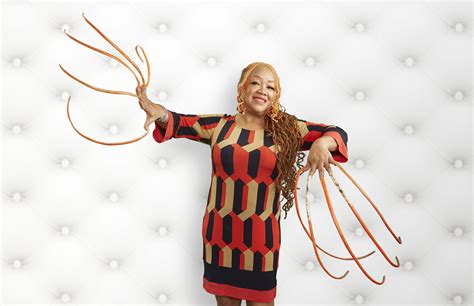 This Woman Has The Longest Nails And Shes Been Growing Them For Over 20 Yearshellogiggles