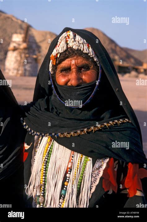 Poor Egypt Women Hi Res Stock Photography And Images Alamy