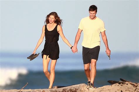 Tom Brady And Gisele Bündchen Stroll Costa Rican Beach Crumpe
