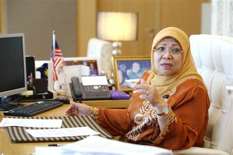 Katanya, dua lagi mangsa masih dirawat di unit rawatan rapi (icu) berikutan kecederaan yang serius kerana terjun untuk menyelamatkan diri. child pornography | HAKAM