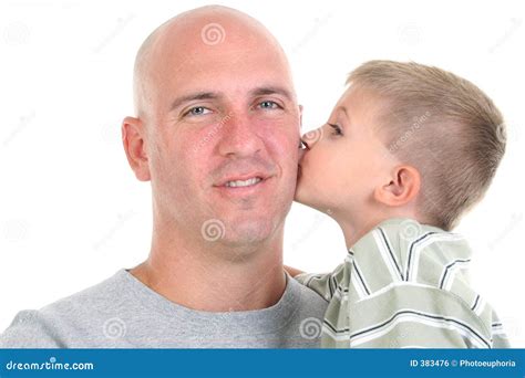 Fils Embrassant Le Papa Sur La Joue Photo Stock Image Du Blanc Thirties 383476