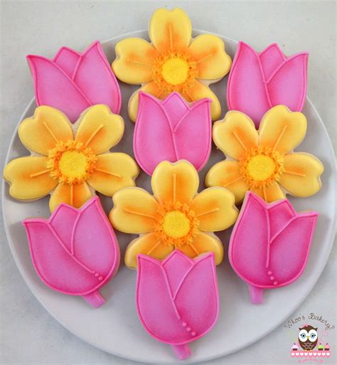 Spring cookies, daffodil cookies, tulip cookies, flower cookies | Tulip cookies, Spring cookies ...