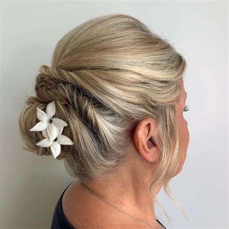 30 Gorgeous Mother Of The Bride Hairstyles For 2020 In 2020 Mother Of