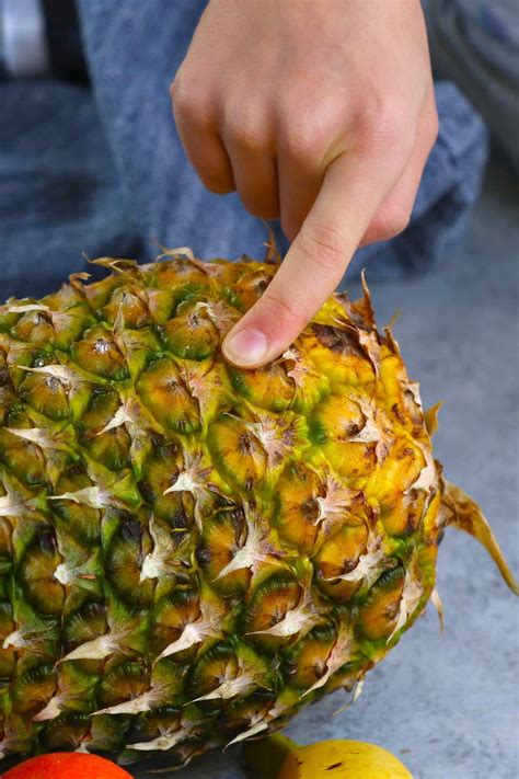 How To Ripen A Pineapple Fast 3 Easy Ways Tipbuzz