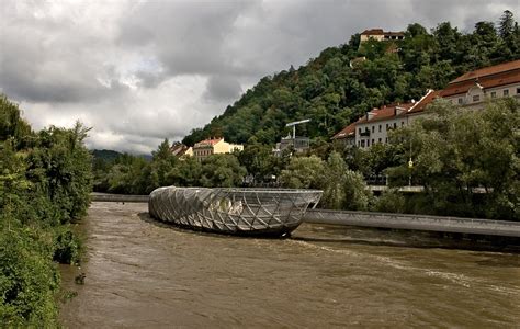 Flashflood graz st.peter überflutung überschwemmung hochwasser hd. Hochwasser führende Mur mit Murinsel in Graz! (1) Foto ...