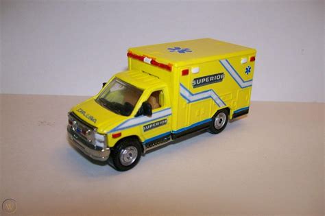 Kitbash Matchbox Ford E350 Ambulance 1888781914