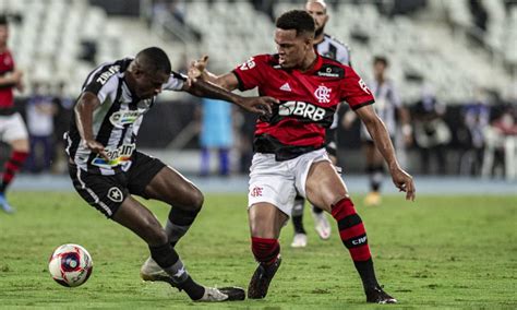 Ao botafogo, resta apenas o triunfo por qualquer placar. Análise: Abismo na vitória do Flamengo sobre o Botafogo se ...