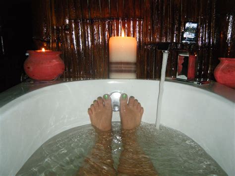 Relaxing Bath With Aroma Therapy Relaxing Bath Wellness Retreats