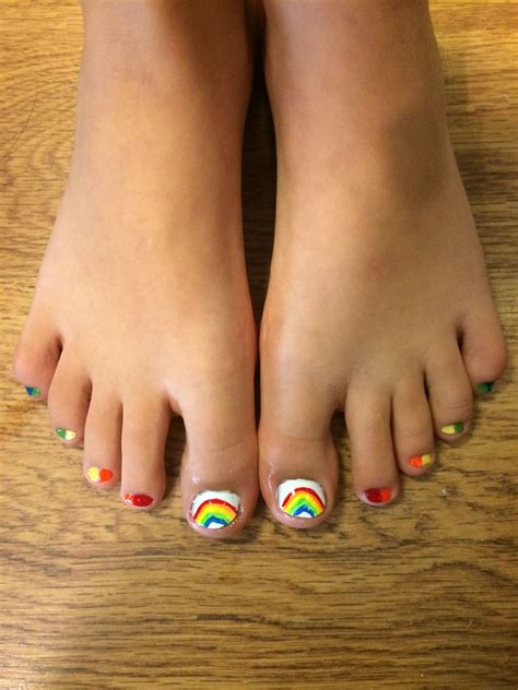 I Made The Toenails Blend Into Each Color Of The Rainbow By Painting