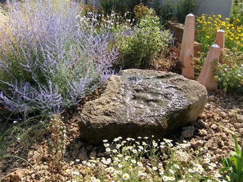 Maybe you would like to learn more about one of these? Quellstein im Garten installieren - Mein schöner Garten