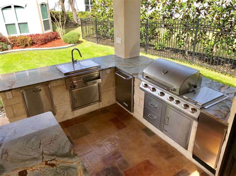 The back part of the vehicle contains this efficient outdoor camping kitchen. 24 Awesome Outdoor Kitchen Ideas to Copy in 2020 | Outdoor ...