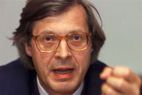 Ha pubblicato numerosi volumi di storia e critica dell'arte, tra i quali. Premio Letterario Caccuri 2014: finalisti Feltri, Serra e ...
