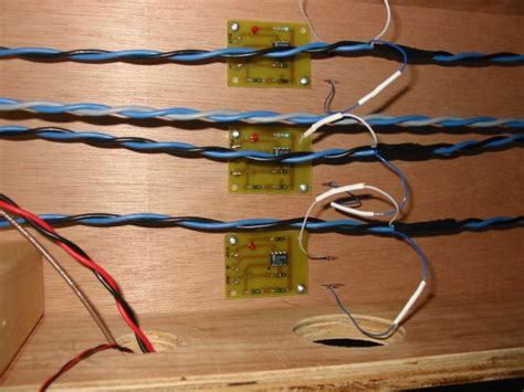 Pin configurations of ic lm386, transistor bc547 and melody generator um66. Wiring a model railroad part 4 : Infrared trains detection ...