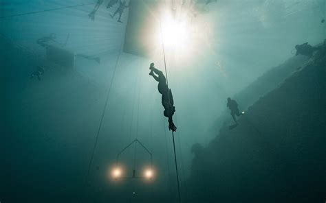 William Trubridge Breaks Record For Deepest Dive Into Ocean Then Does It Again The New York Times