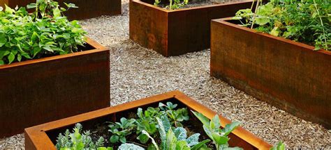 Présentation générale de carré france, ses offres, ses services, ses évènements, son équipe, ses coordonnées et contact. Structurer les espaces en carré potager acier Corten ...