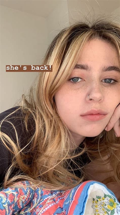 Clairo Pretty People Cool Hairstyles Blonde