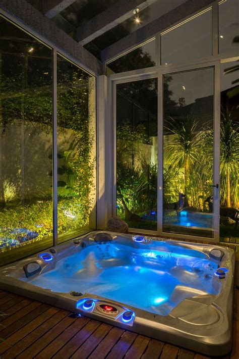 Whether you like honeymoon jacuzzi suites with fireplace, hotels with private whirlpool hot tub in the room, or wedding venues, houston offers many great opportunities for couples. Relaxing Indoor Hot Tub Ideas for Extra Comfort | DecorTrendy