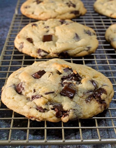 Bakery Style Chocolate Chip Cookies Just Recettes