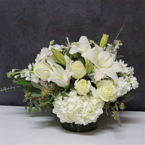 Send sustainable, fresh flowers today. White flowers in Las Vegas, NV | Vegas Rose