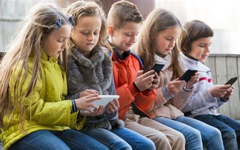 Half Of Uk 10 Year Olds Own A Smartphone Teachers Uk