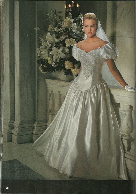 Gegründet im jahre 1992, hat die marke aus new york heute viele anhänger auf der ganzen welt. Alfred Angelo 1992 | Wedding dresses taffeta, Wedding ...