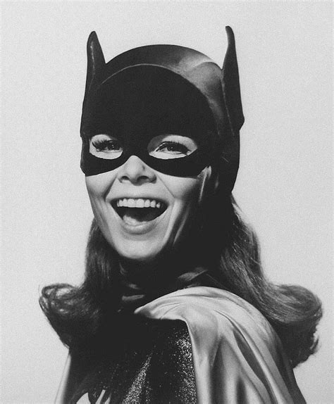 Pin By Nestor Aviles On Batgirl 1966 Yvonne Craig Batgirl Batman Tv