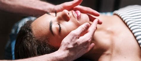 5 Tips For Choosing The Right Massage Therapy School Healthcare Career College
